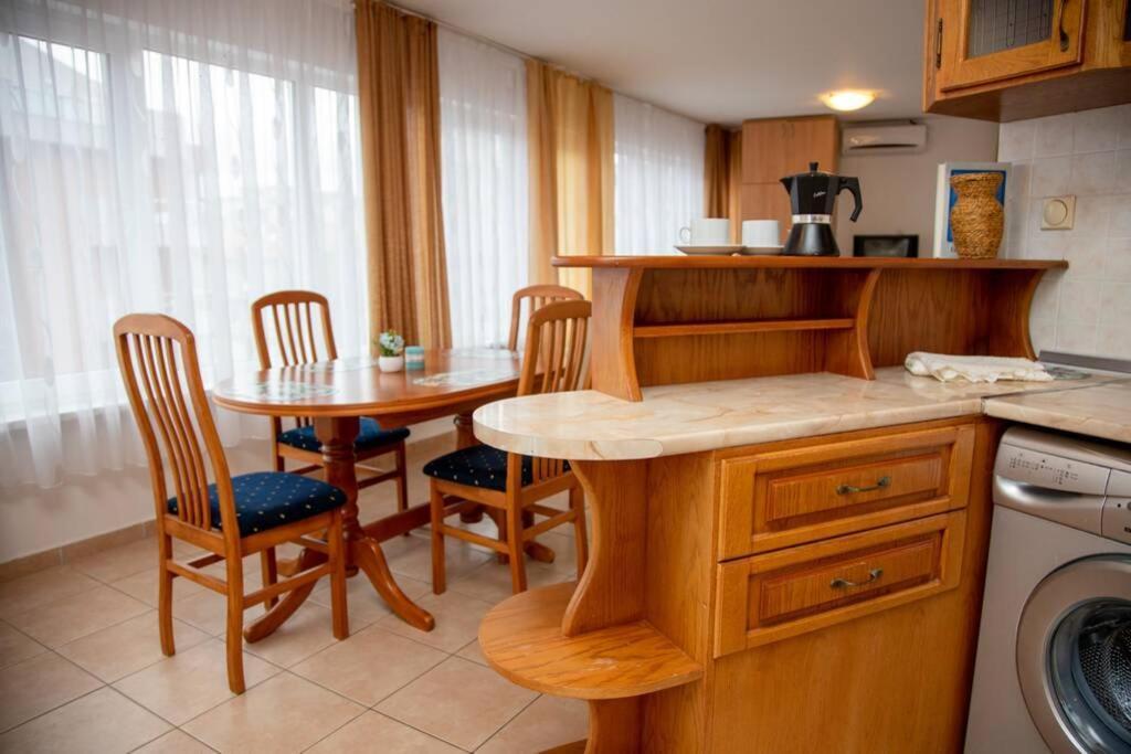 Convenient 1-Bedroom Flat Next To Harmanite Beach Sozopol Exterior photo