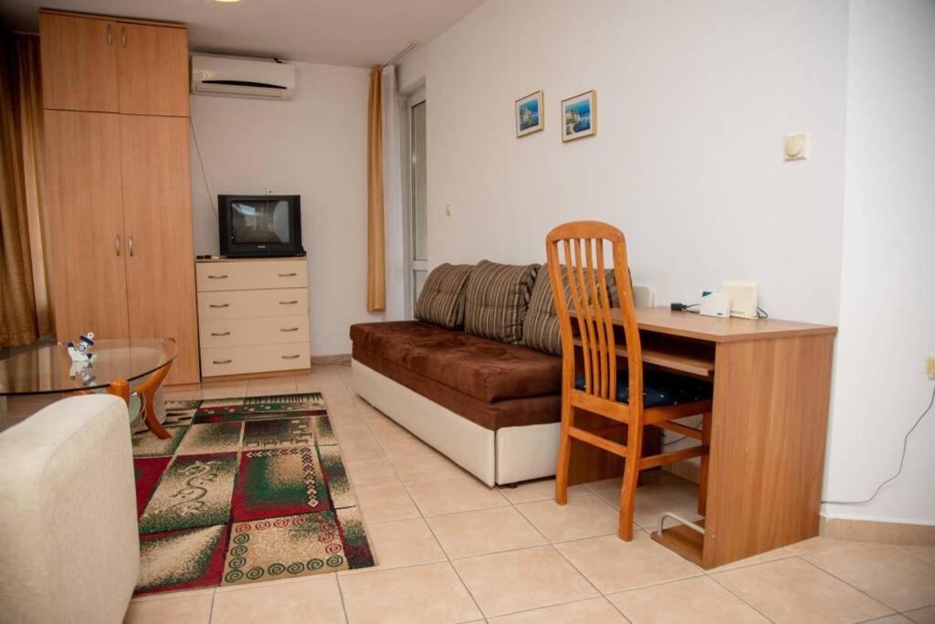 Convenient 1-Bedroom Flat Next To Harmanite Beach Sozopol Exterior photo